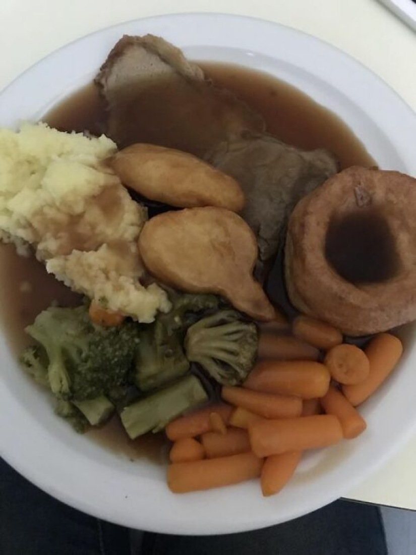 10 Examples Of Hospital Food From Various Places Around The World, As Shared By Folks Online