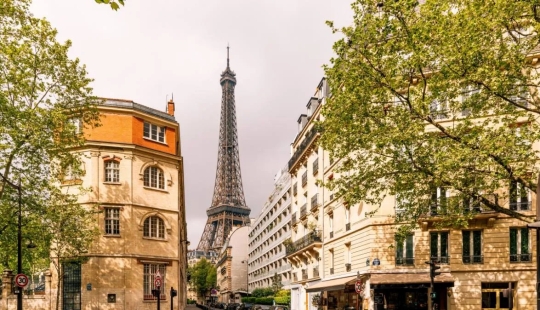 10 libros de ficción histórica ambientados en Francia: ¡te esperan intriga y ciudades brillantes!