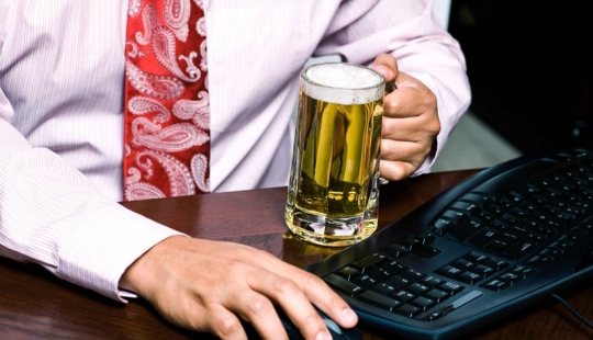 10 lugares de trabajo donde puede y debe beber alcohol