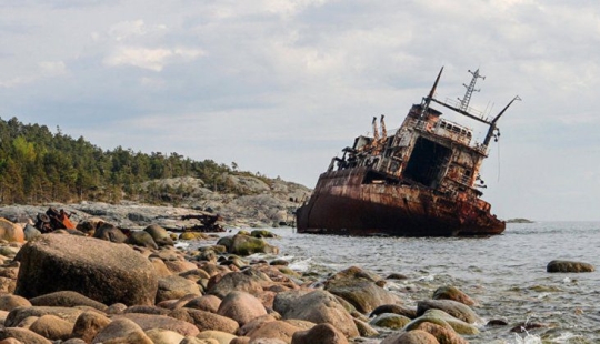 10 most spectacular shipwrecks from different parts of the world