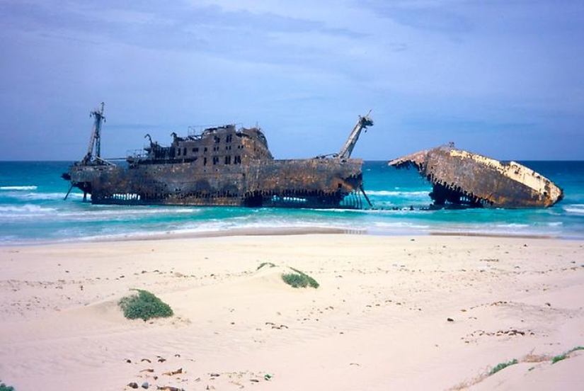 10 most spectacular shipwrecks from different parts of the world