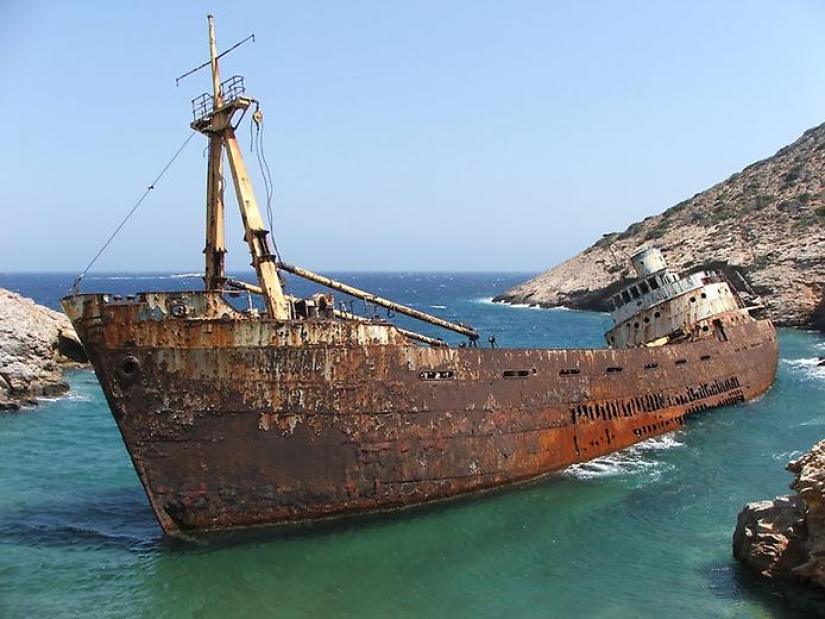 10 most spectacular shipwrecks from different parts of the world