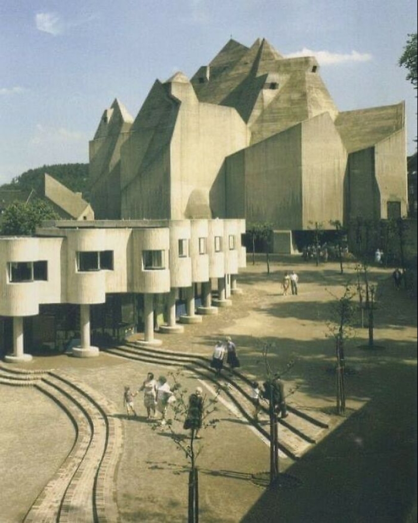 10 Pics That Perfectly Sum Up Brutalist Architecture, As Shared On This Online Page