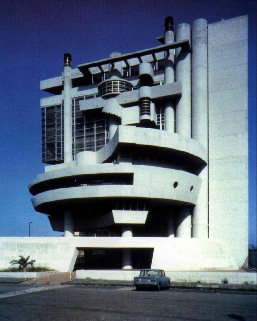 10 Pics That Perfectly Sum Up Brutalist Architecture, As Shared On This Online Page