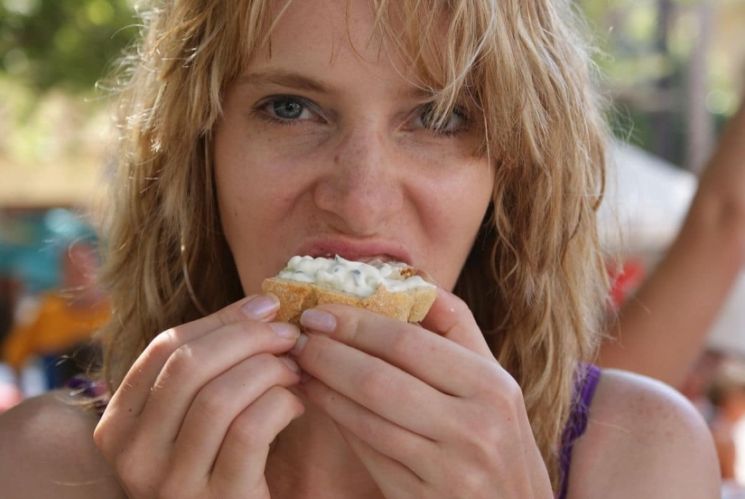 10 reasons why you want to eat all the time, and how to deal with it