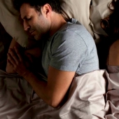 10 sleep poses that clearly characterize the relationship within a couple