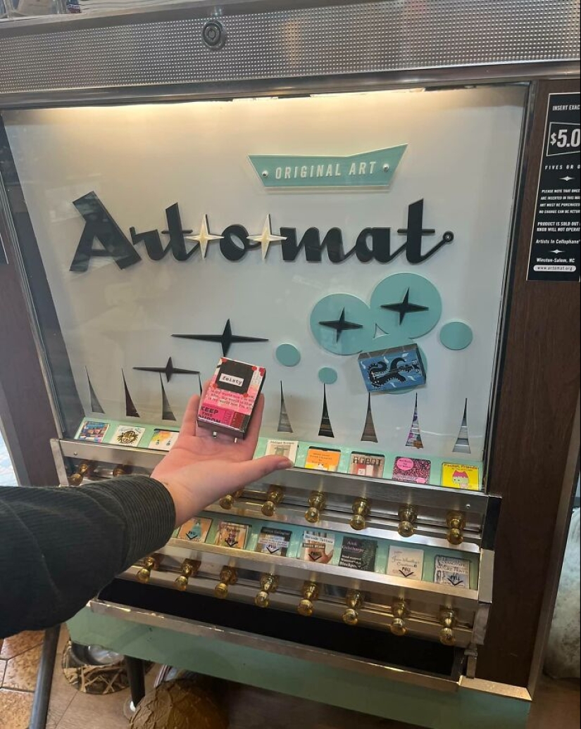 10 Times People Came Across An Unusual Vending Machine And Just Had To Share It