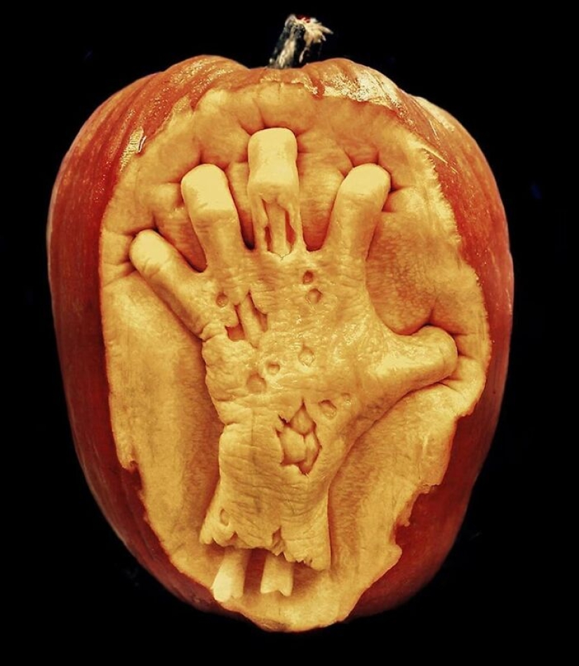 10 Times People Took Halloween Pumpkin Carving To A Whole New Level