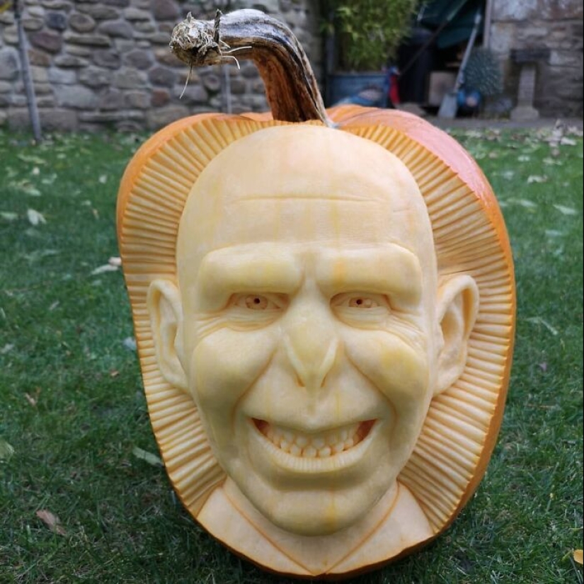 10 Times People Took Halloween Pumpkin Carving To A Whole New Level