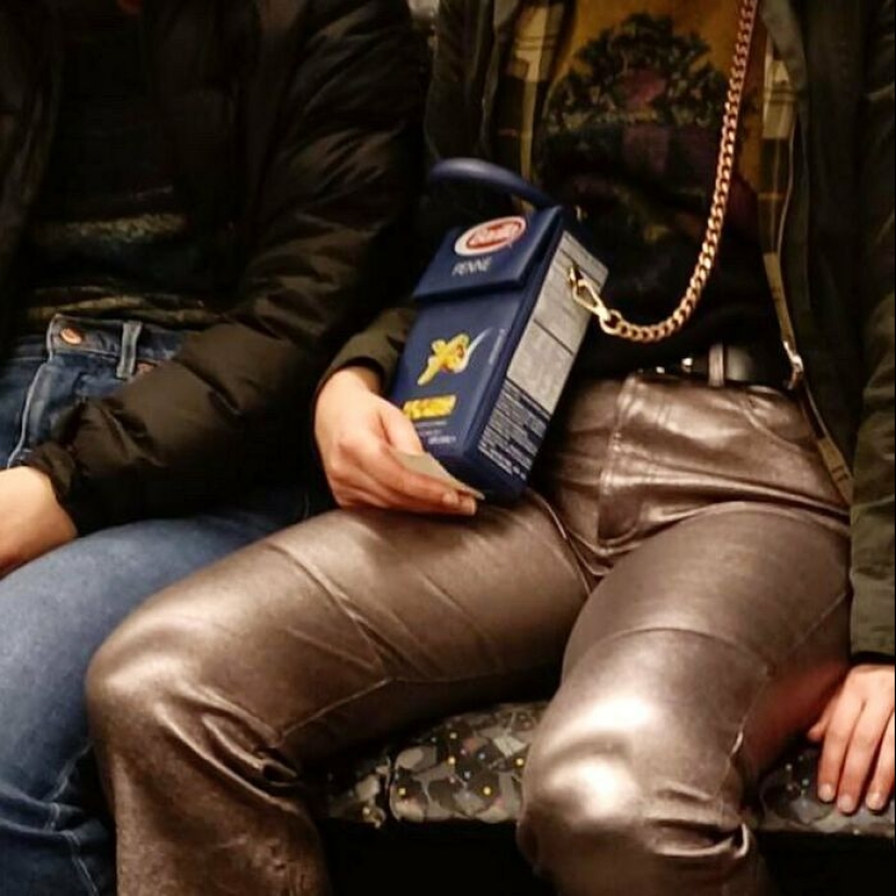 10 veces que la gente tuvo que mirar dos veces para entender lo que veían en el metro de Berlín