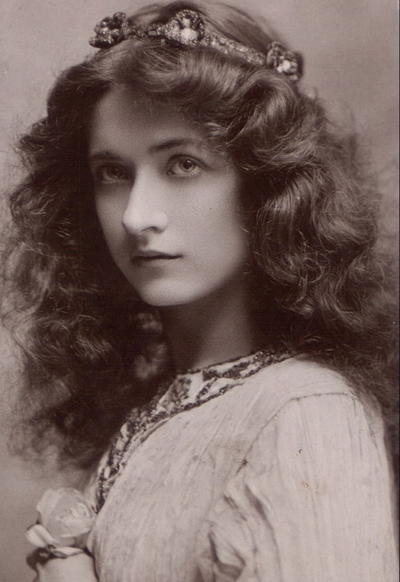 11 most beautiful women of the early 20th century