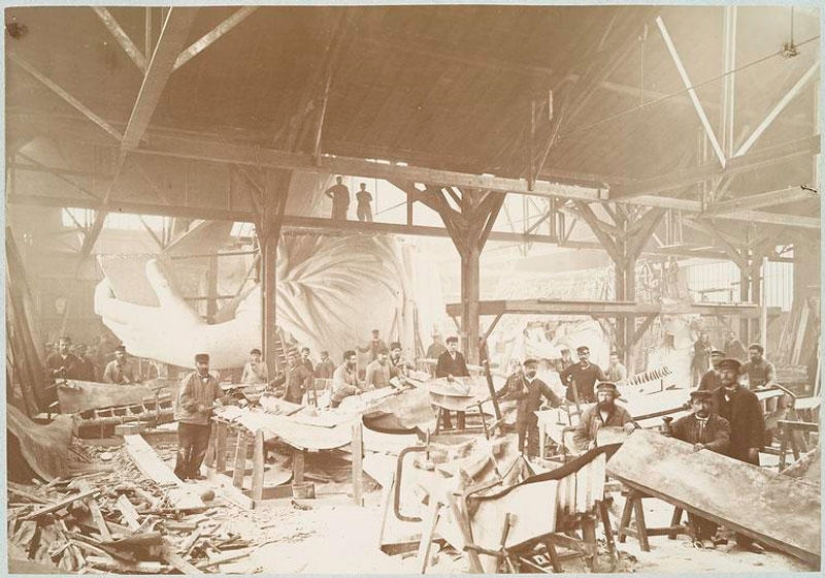 11 rare shots from the construction of the Statue of Liberty