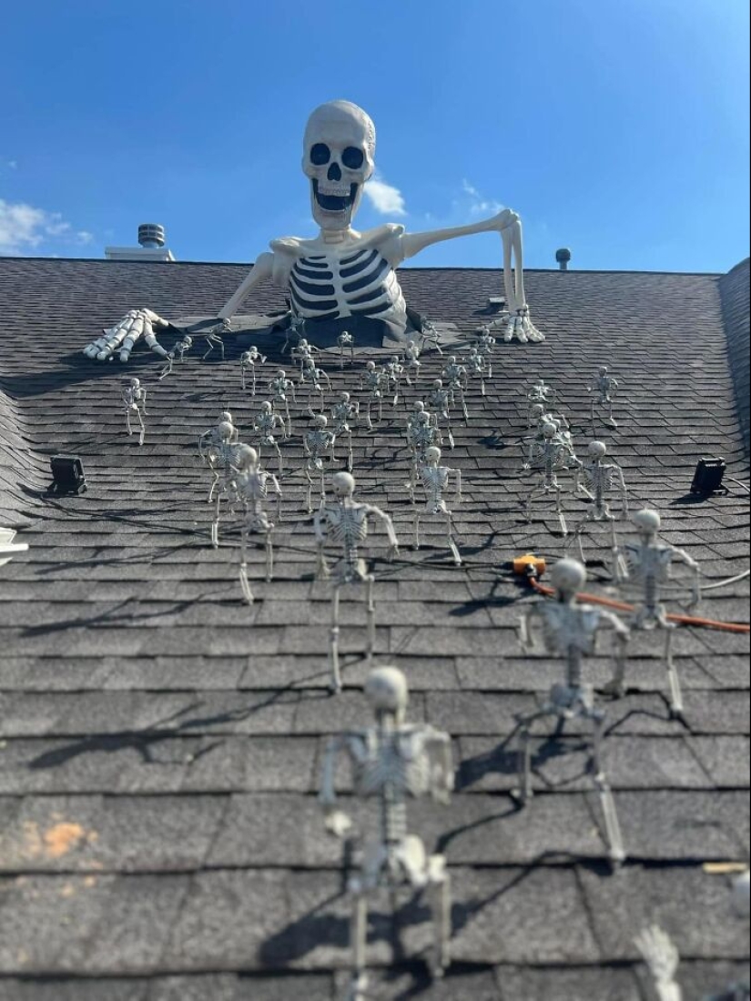 13 Times People Went Above And Beyond When It Came To Decking Out Their Lawn For Halloween