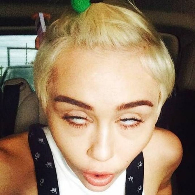 15 bad selfie of celebrities, they have time to spare