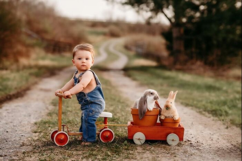 15 imágenes cautivadoras de niños y sus amigos peludos por Andrea Martin