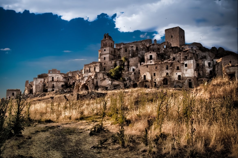 15 mysterious ghost towns scattered around the world