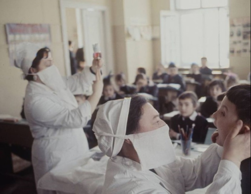 15 rare photos showing free Soviet medicine in all its glory