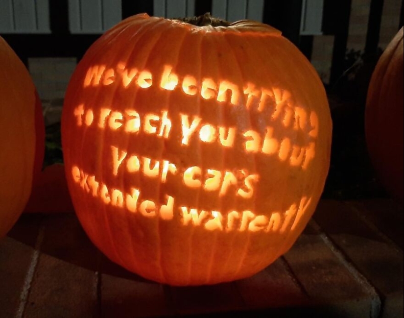 15 Spooky, Quirky, And Jaw-Droppingly Charming Pumpkin Carvings Shared By Folks Online