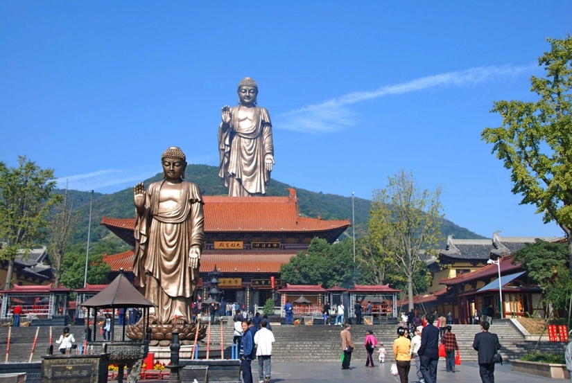 15 tallest and grandest statues