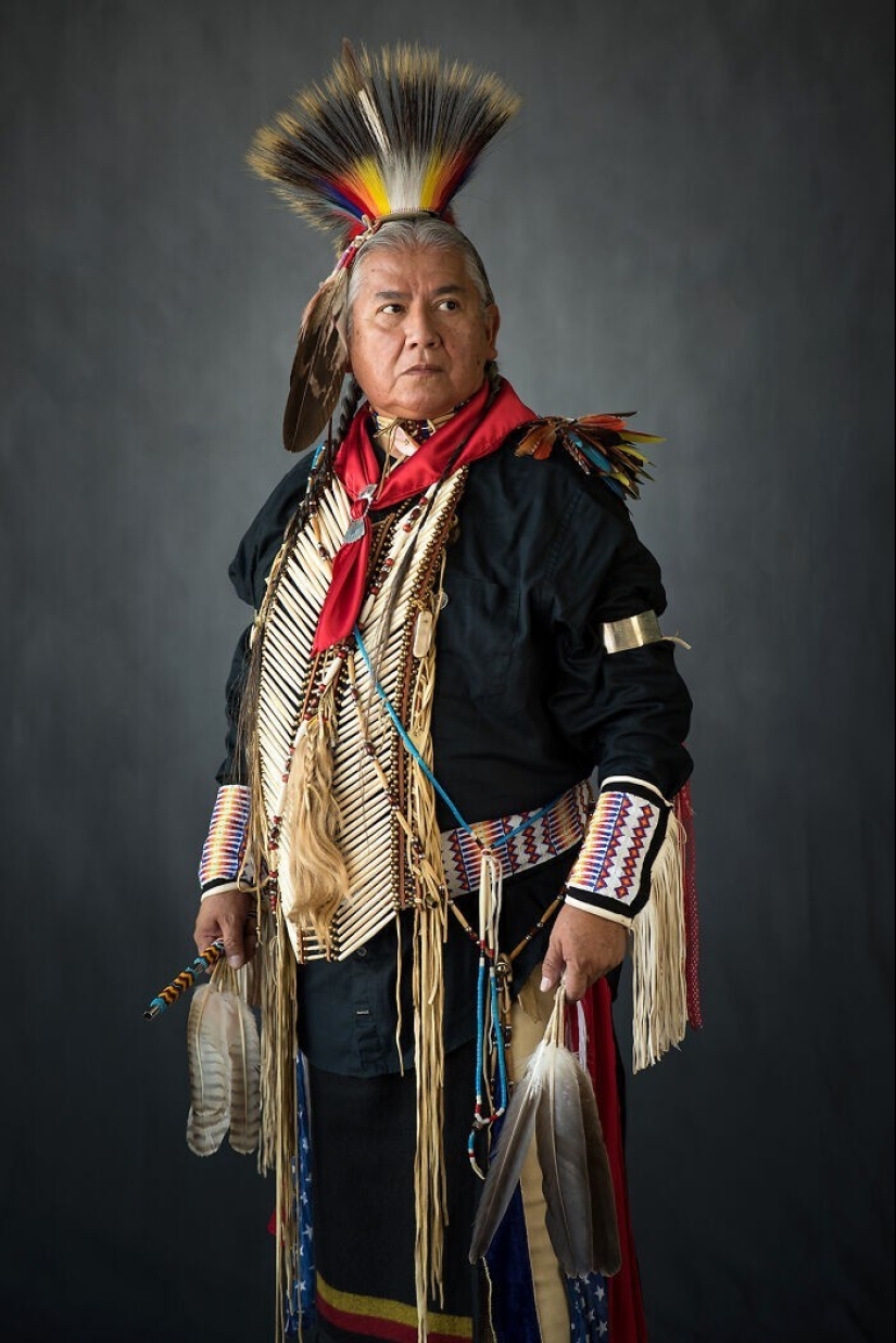 16 increíbles retratos de indios americanos en trajes rituales