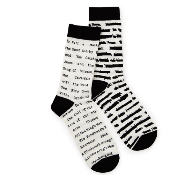 16 pleasant and unusual gifts for those who love books very much