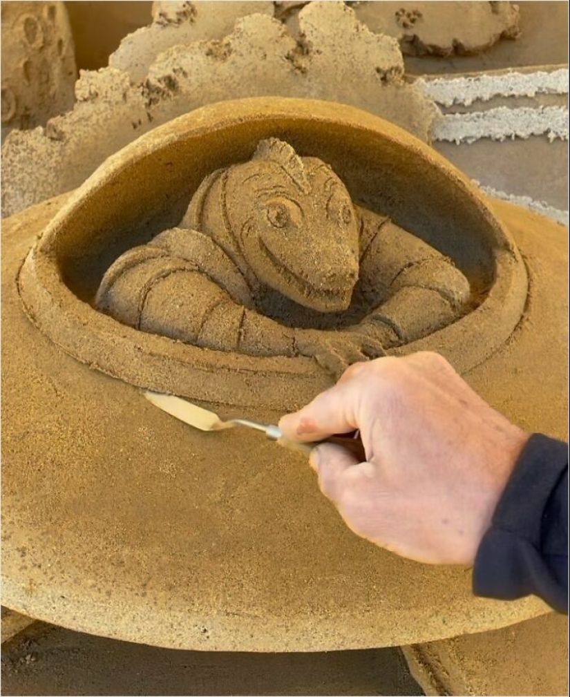 16 Sand Sculptures By This Italian Artist That Blend Architecture, Nature, And Pop Culture