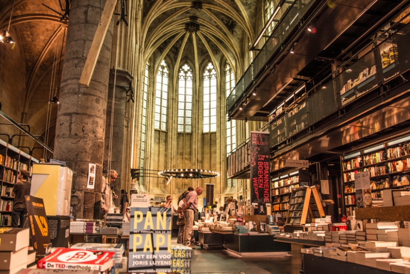 17 bookstores that break the stereotypes