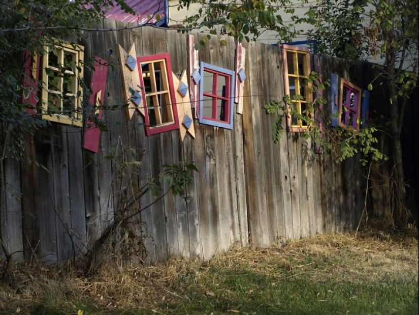 17 examples of how to take the art of fence painting to a new level