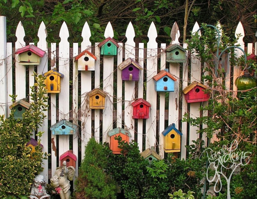 17 examples of how to take the art of fence painting to a new level