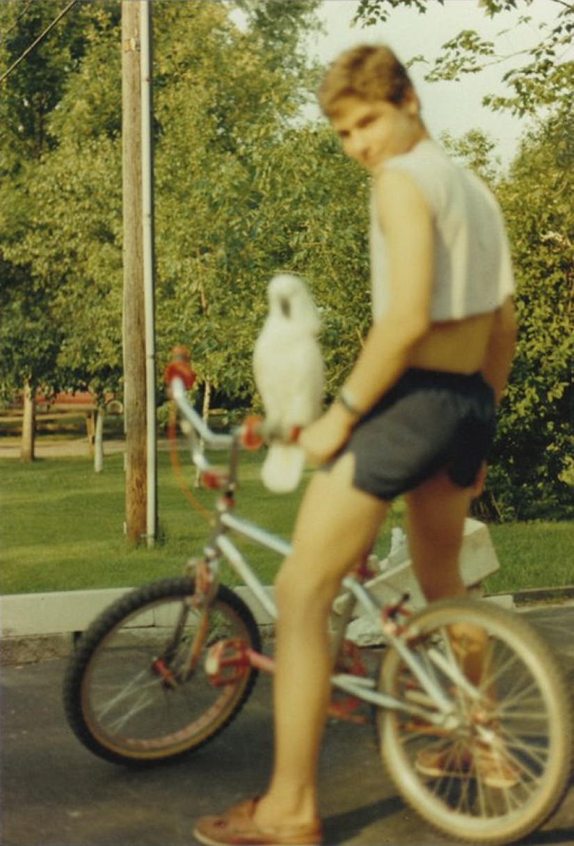 17 photos of men in shorts prove that some trends better not come back