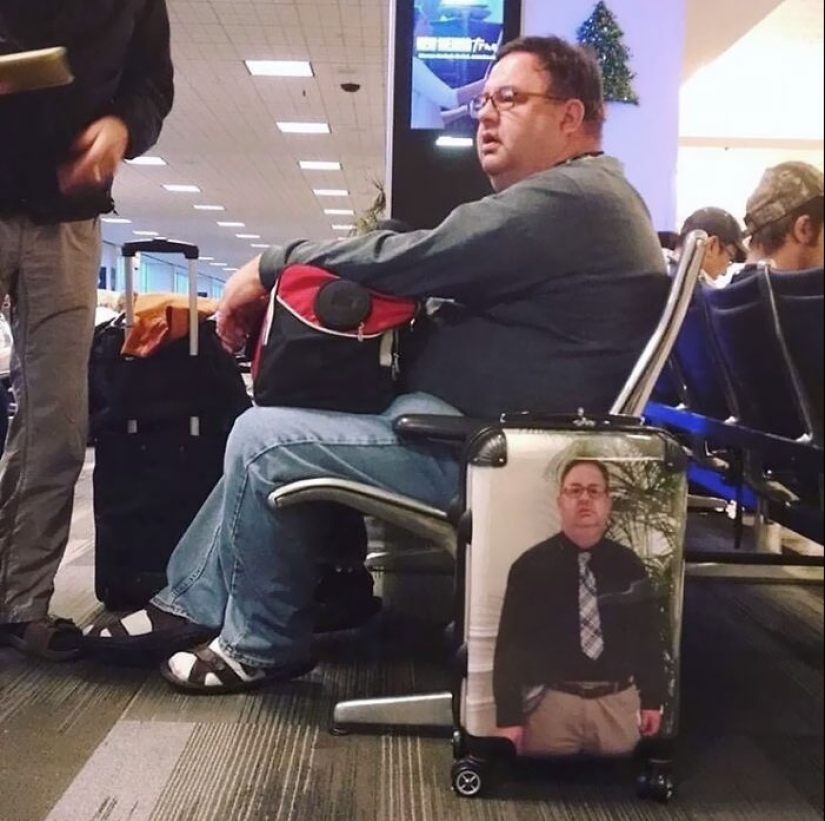 19 Of The Funniest And Weirdest Photos Taken At Airports