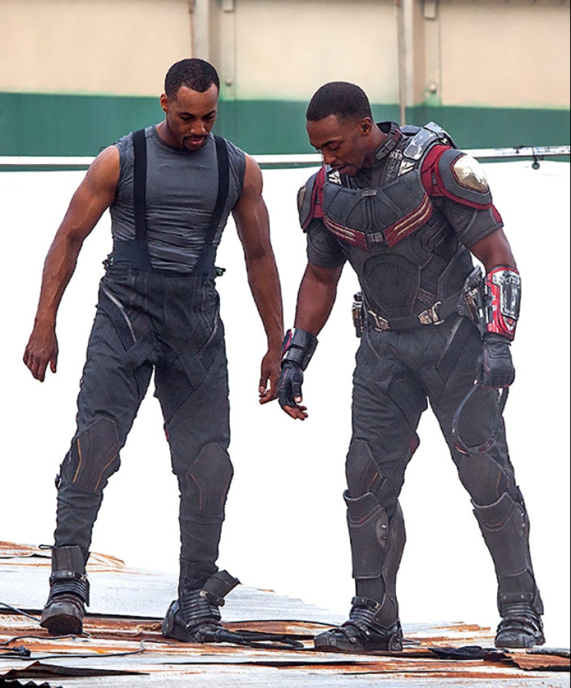 19 photos of the "Avengers" with their understudies, after which the actors don't look so cool