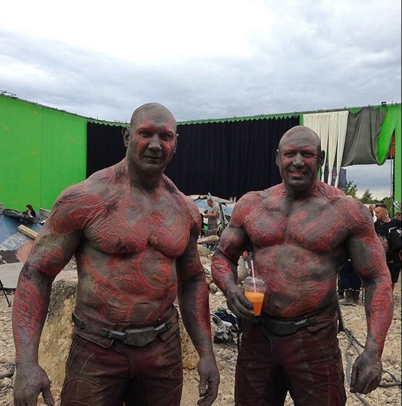 19 photos of the "Avengers" with their understudies, after which the actors don't look so cool