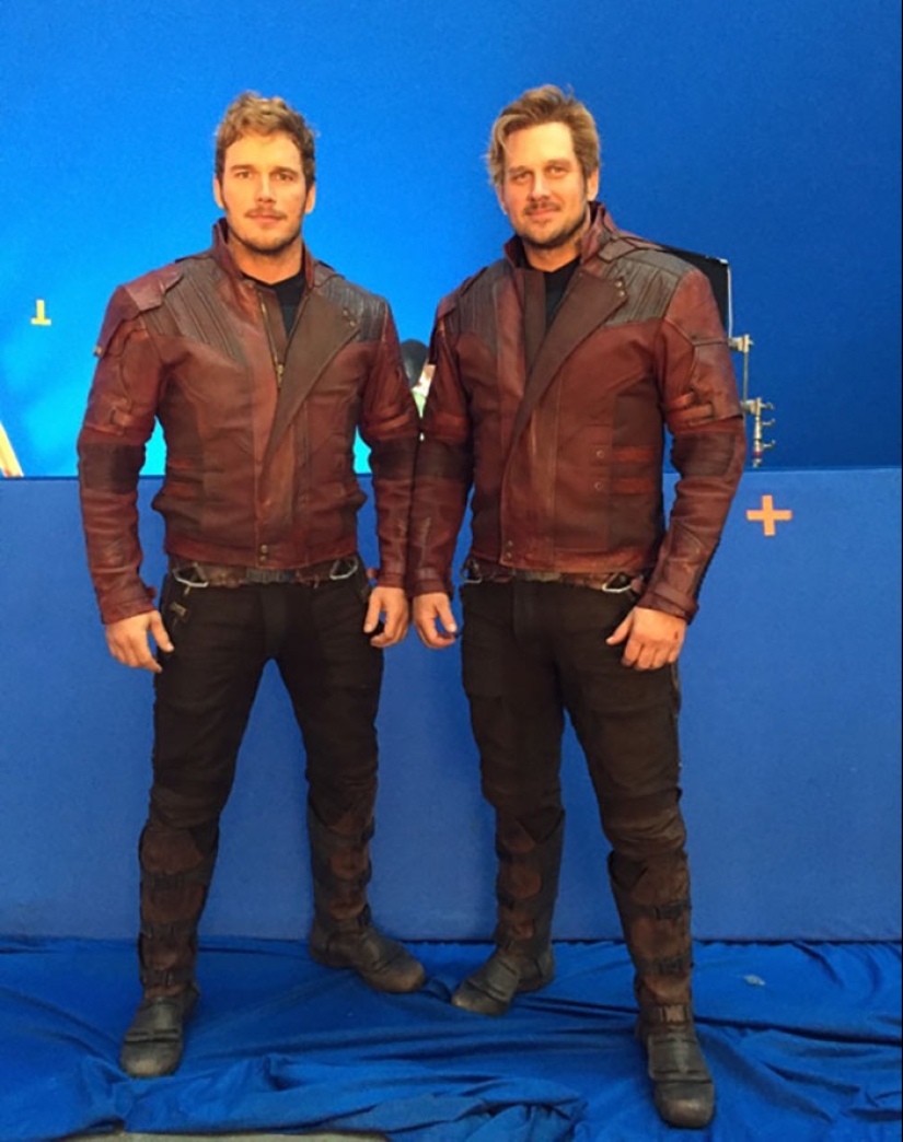 19 photos of the "Avengers" with their understudies, after which the actors don't look so cool