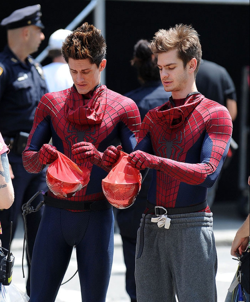 19 photos of the "Avengers" with their understudies, after which the actors don't look so cool