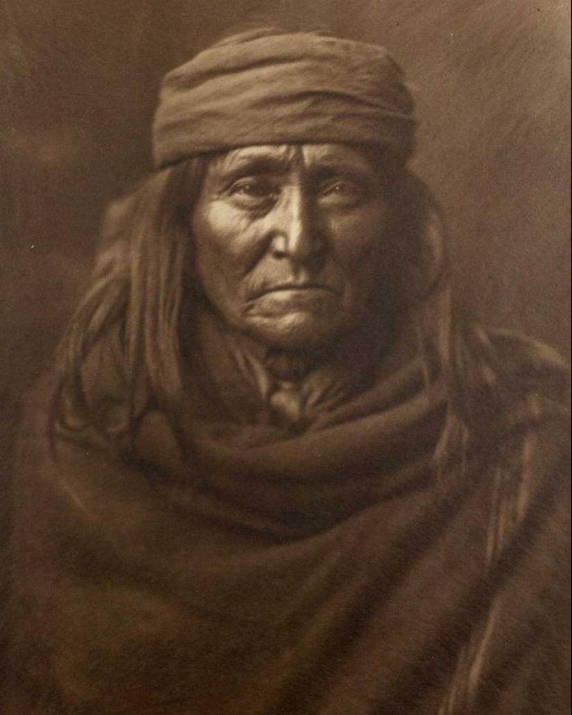 1904-1924: The life of North American Indians in photographs by Edward Curtis