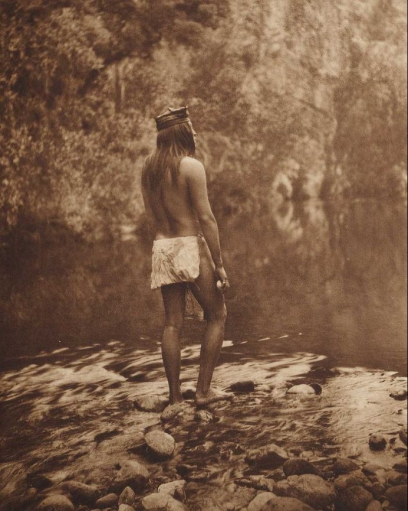 1904-1924: The life of North American Indians in photographs by Edward Curtis