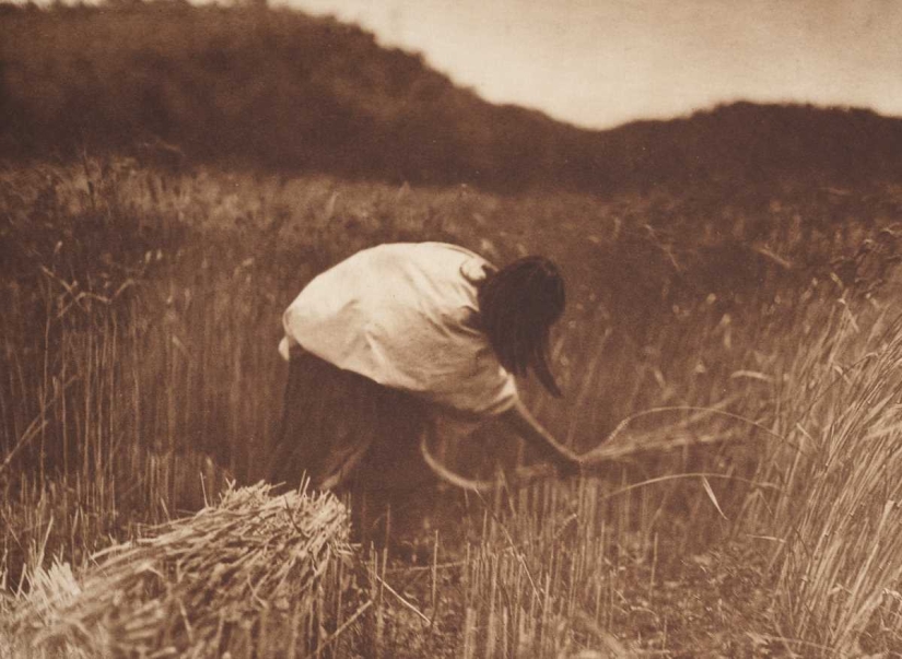 1904-1924: The life of North American Indians in photographs by Edward Curtis