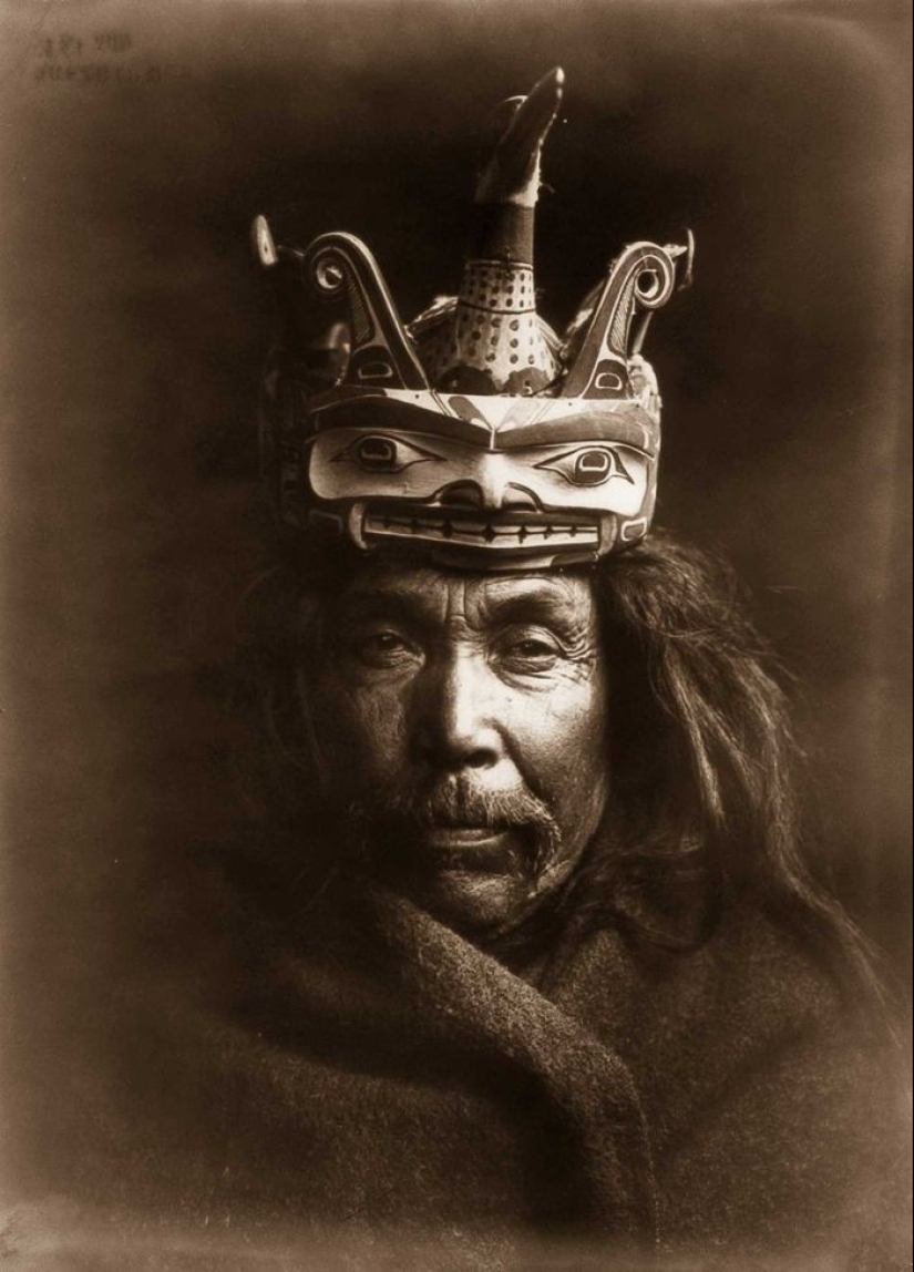 1904-1924: The life of North American Indians in photographs by Edward Curtis