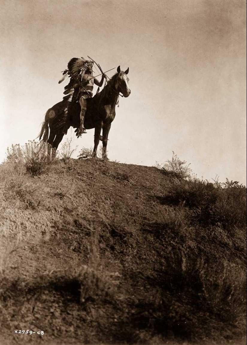 1904-1924: The life of North American Indians in photographs by Edward Curtis