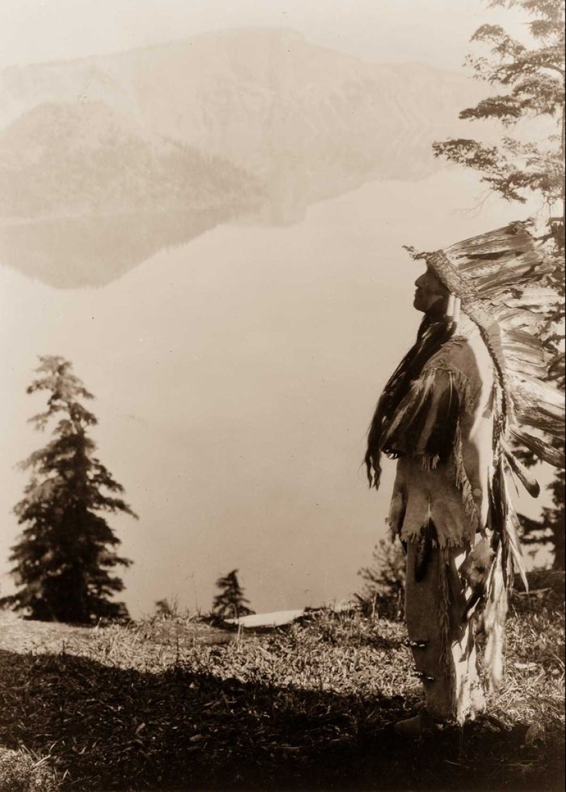 1904-1924: The life of North American Indians in photographs by Edward Curtis