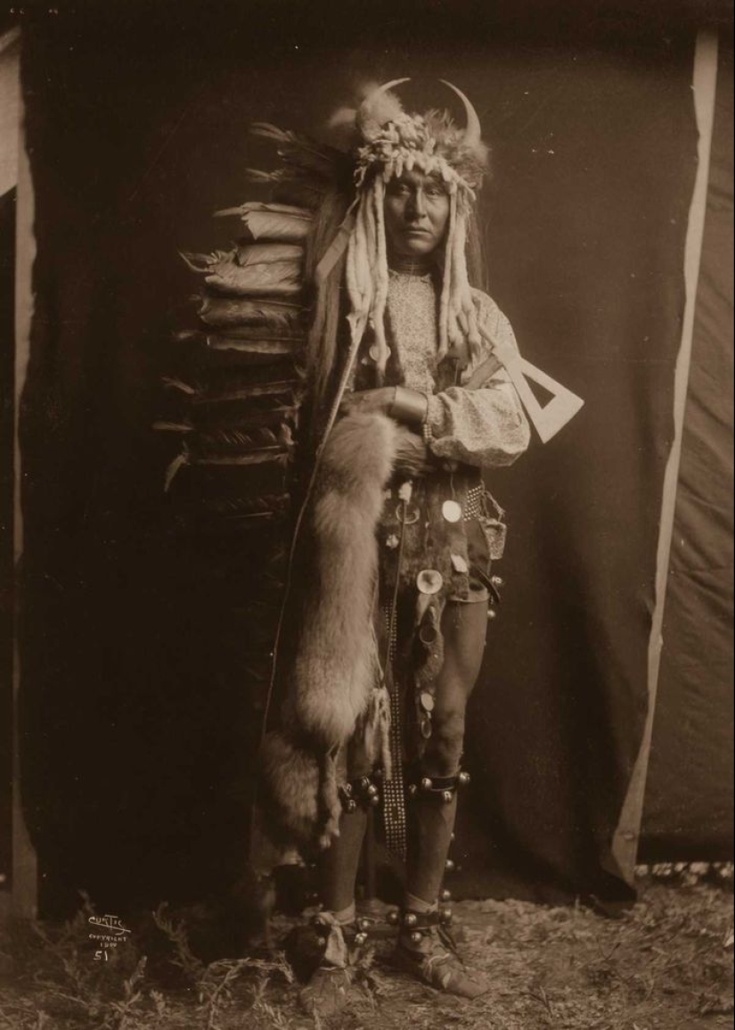 1904-1924: The life of North American Indians in photographs by Edward Curtis