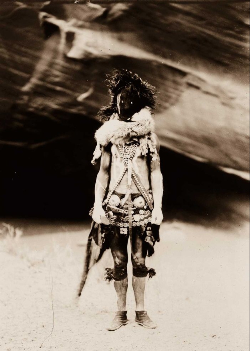 1904-1924: The life of North American Indians in photographs by Edward Curtis