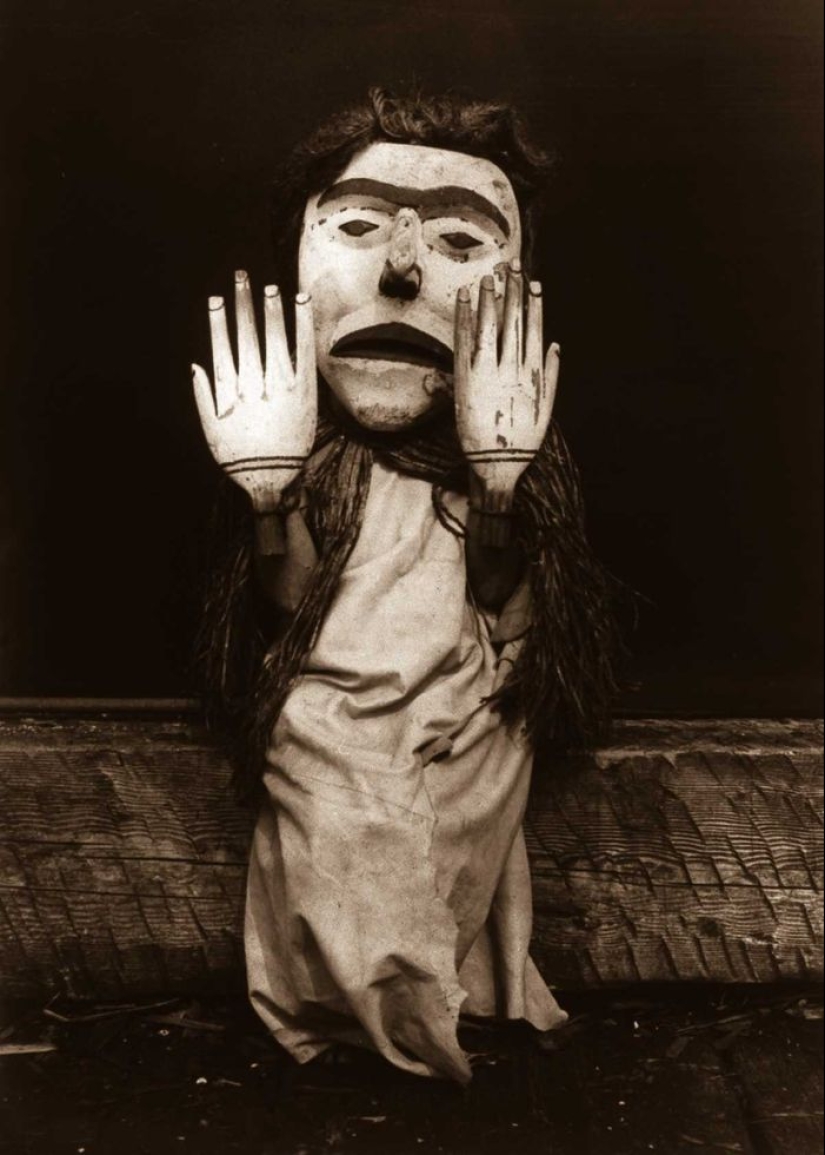 1904-1924: The life of North American Indians in photographs by Edward Curtis