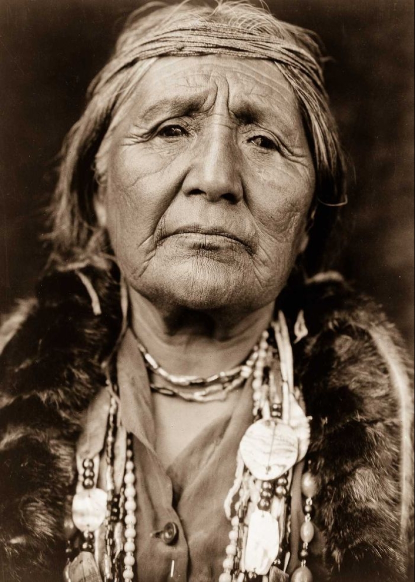 1904-1924: The life of North American Indians in photographs by Edward Curtis