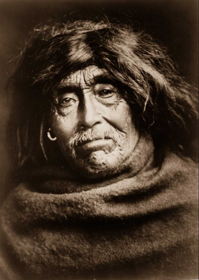 1904-1924: The life of North American Indians in photographs by Edward Curtis