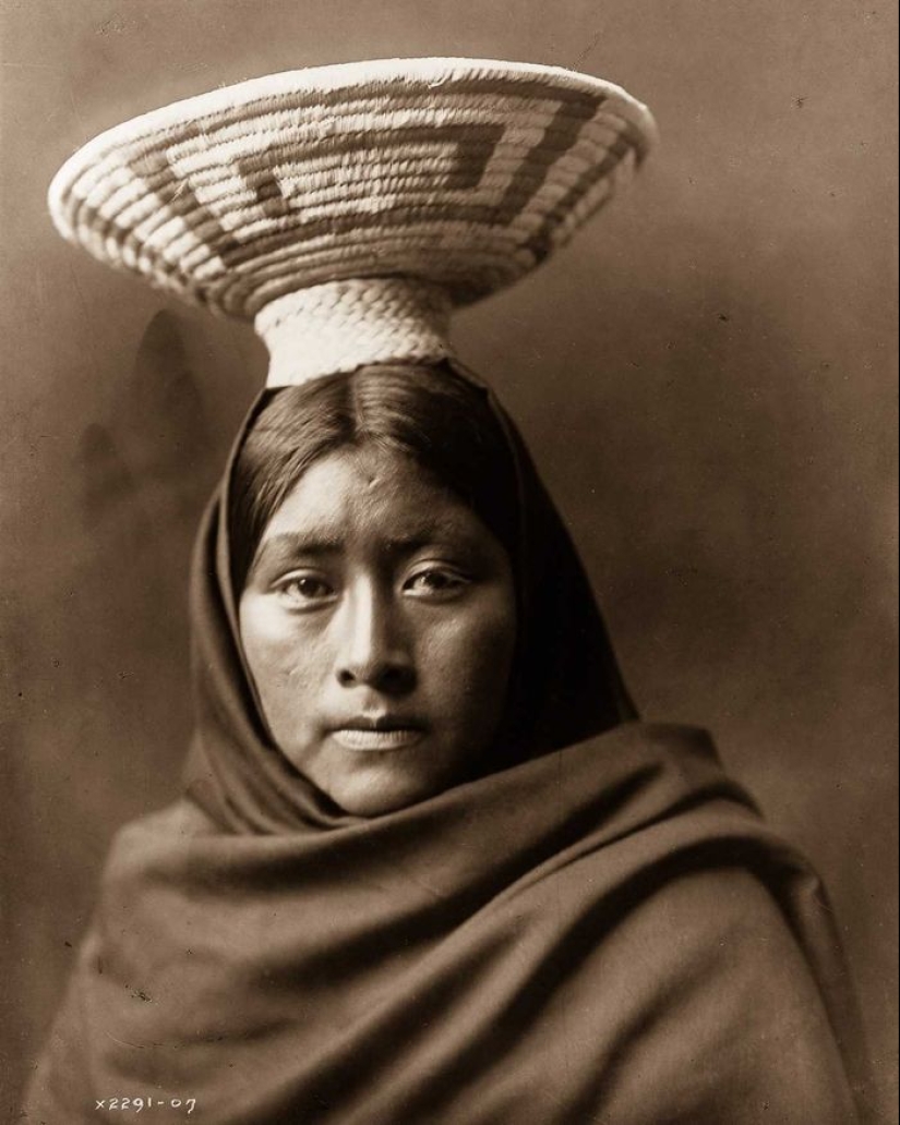 1904-1924: The life of North American Indians in photographs by Edward Curtis