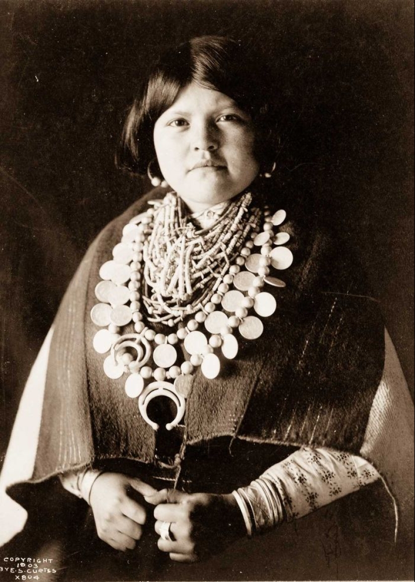 1904-1924: The life of North American Indians in photographs by Edward Curtis