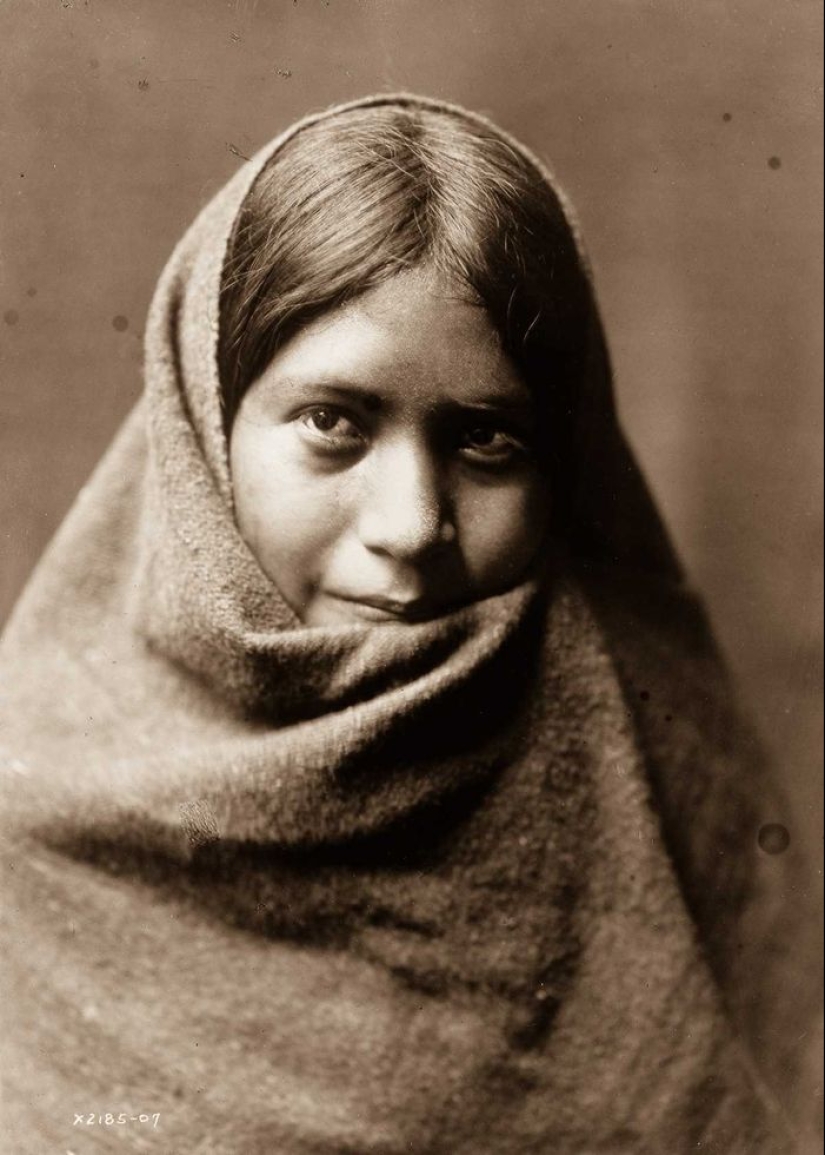 1904-1924: The life of North American Indians in photographs by Edward Curtis