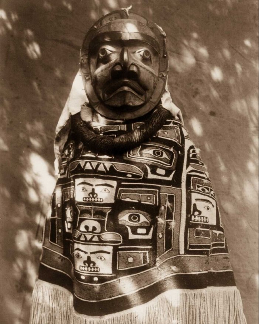 1904-1924: The life of North American Indians in photographs by Edward Curtis